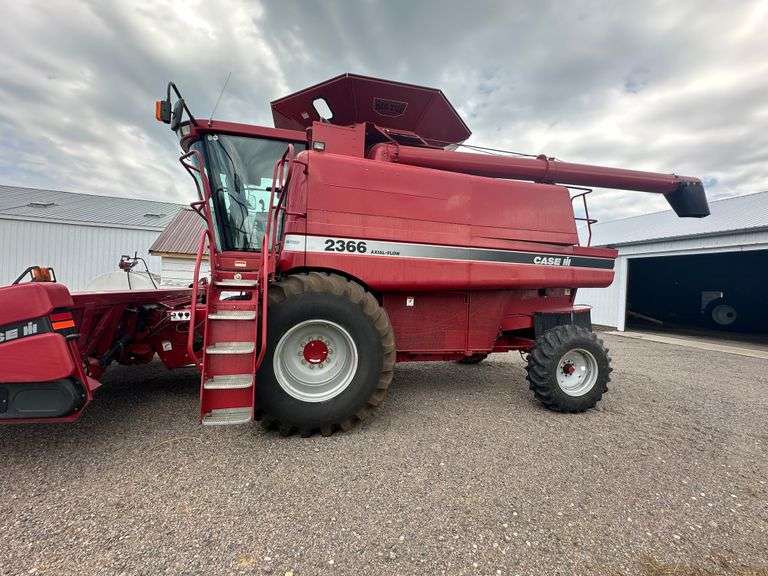 1998 IH Model 2366 Combine, 2,779 Sep and 3,846 Engine Hours, Serviced Regularly, 30.5x32 Fronts, 14