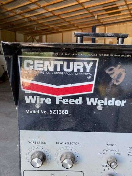 Century Wire Feed Welder, Powers up and Feeds, Owner Has Never Used