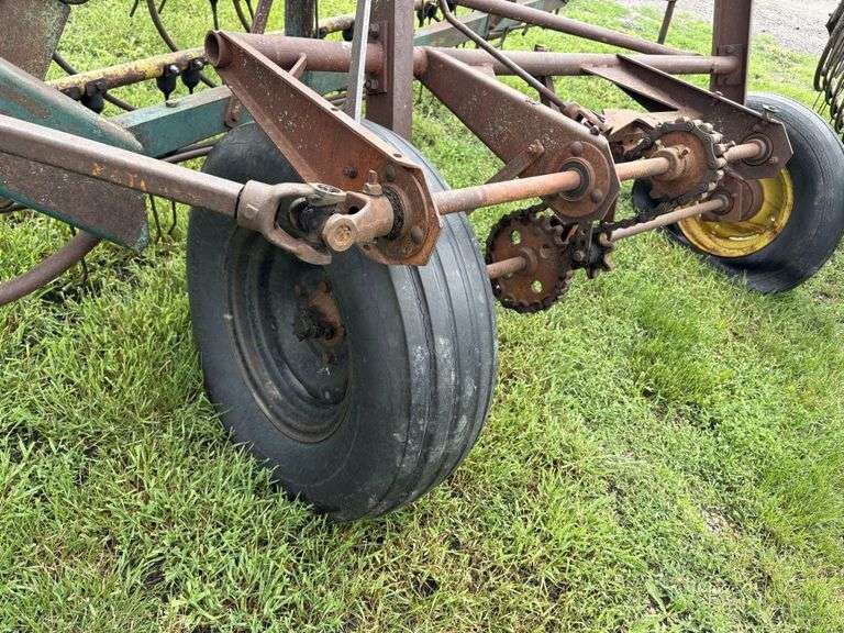 Minnesota No.5 Side Delivery Rake, 5 Bar