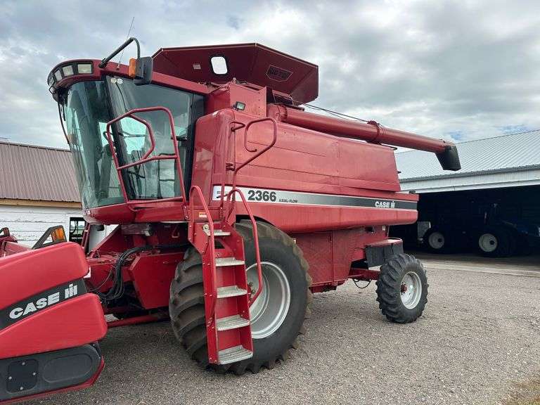 1998 IH Model 2366 Combine, 2,779 Sep and 3,846 Engine Hours, Serviced Regularly, 30.5x32 Fronts, 14