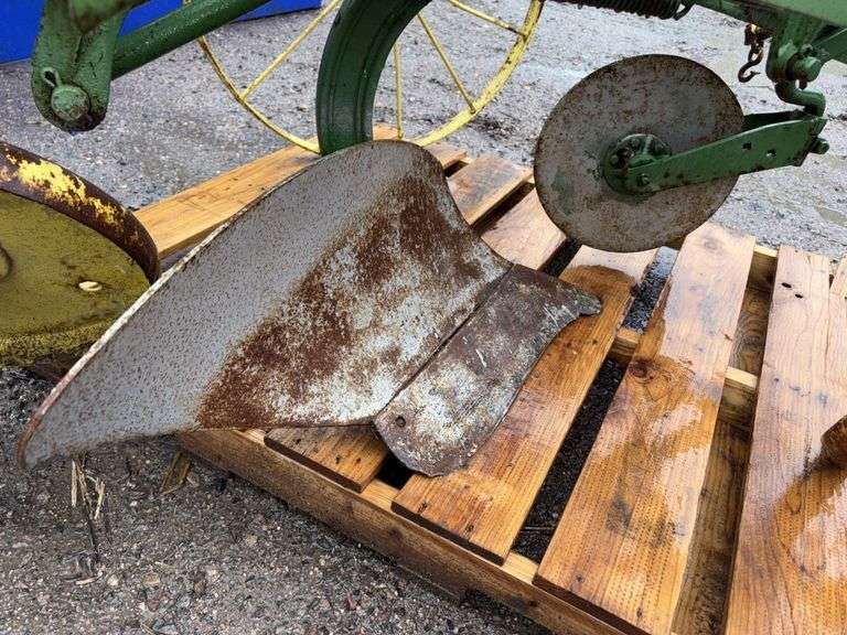 John Deere 1 Bottom Sulky Plow, Coulter, Horse Eveners