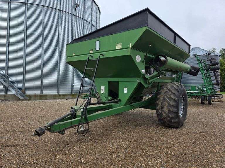 Brent by Unverferth 774 Grain Cart, Front Corner 17” Auger, Large 1000 PTO, 30.5L-32 Tires, Rear Lig