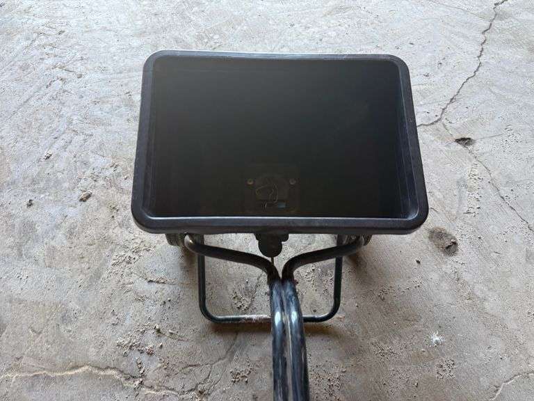 Lawn Crafter Fertilizer Spreader