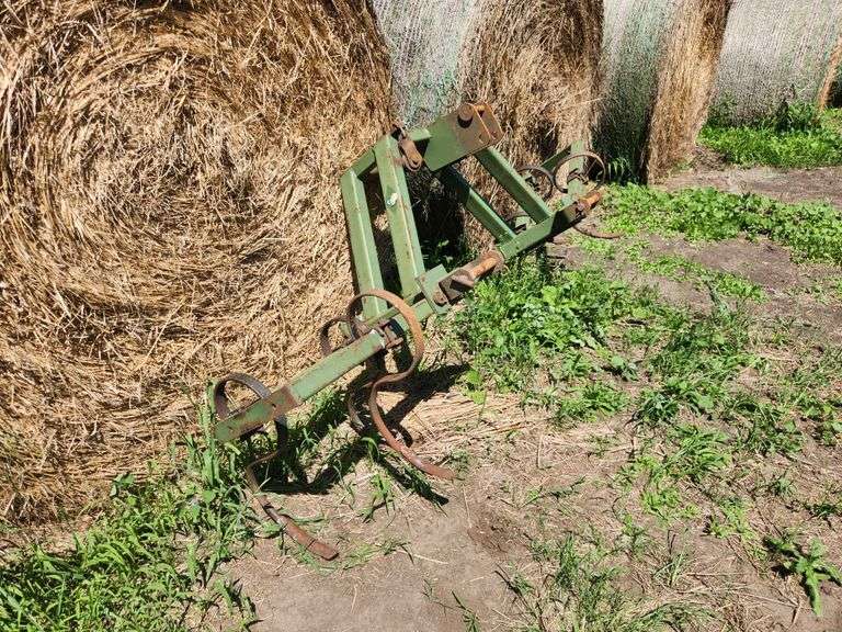 Lorenz 3pt Track Wacker, CAT 2. This Item is Located in South Dakota, Therefore South Dakota Sales T