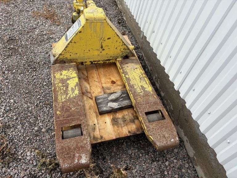 Multiton Pallet Jack, 5000#, 30” Forks, *works as should per seller