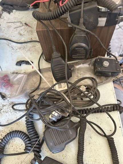 (2) 2-Way Radios and 1 CB Radio wiht a 23 Channel CB Transceiver, with Antennas and Mics, Buying All