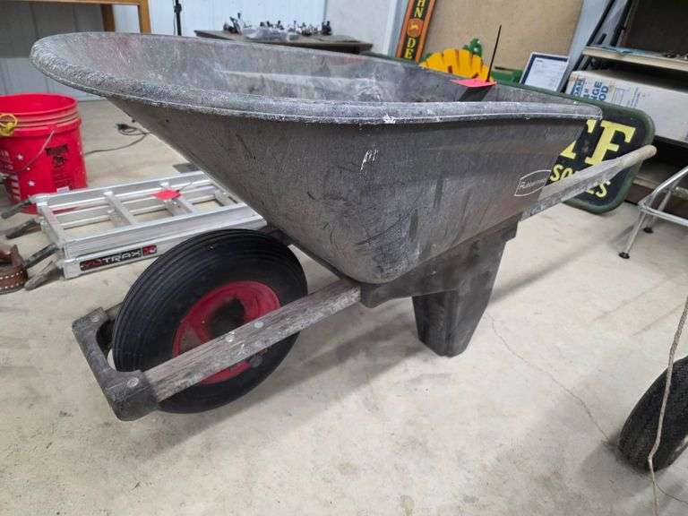 Rubbermaid Wheelbarrow