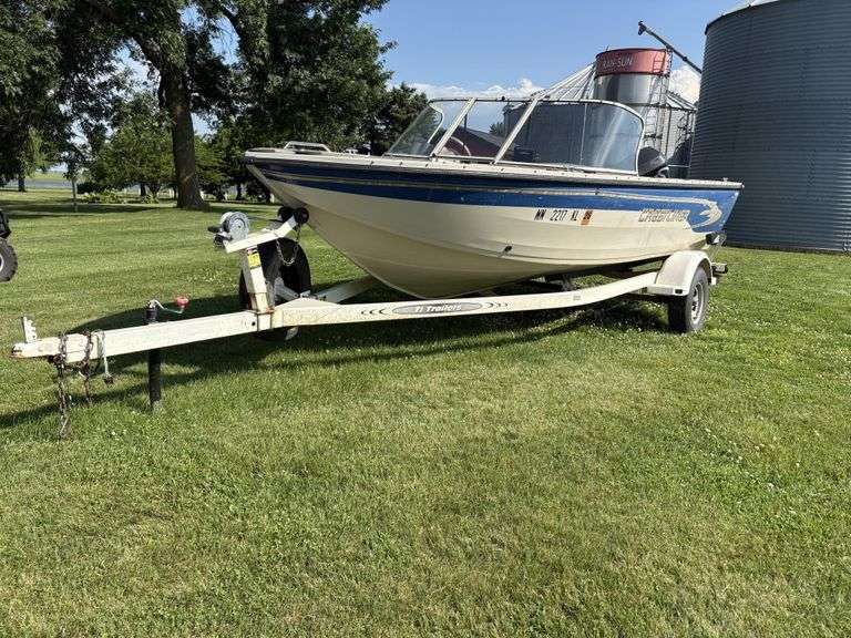 1999 Crestliner 1850 Sportfish Boat, 18.5’, Evinrude 150 Motor, Walkthru Windshield, Depth Finder, w