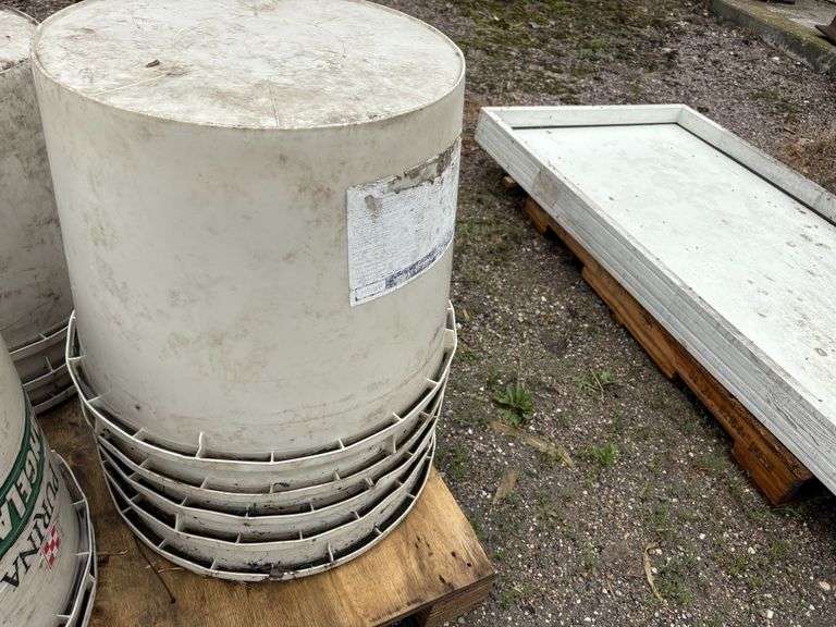 (5) Poly Tubs, approx 20 Gal, Buying All for One Money