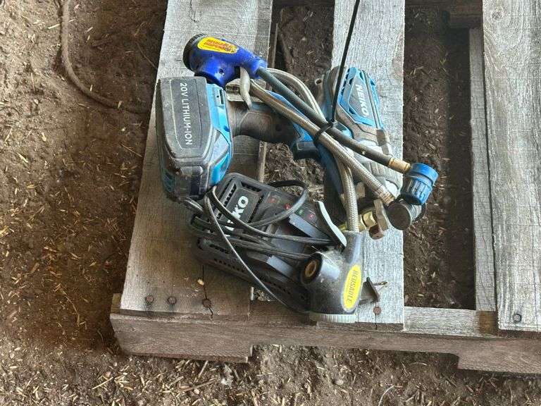 Neico 20 Volt Battery Operated ½” Gun, Charger Does Not Work
