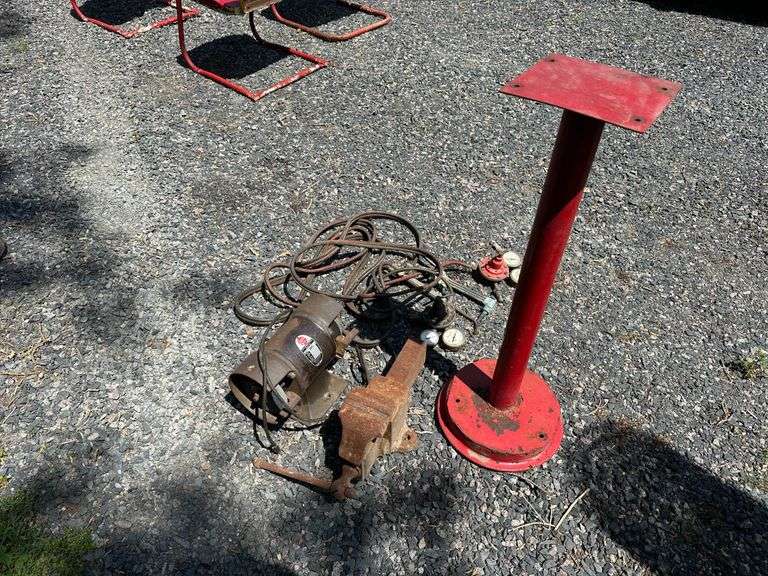Vice, Grinder with Stand and Acetylene Hoses and Gauges