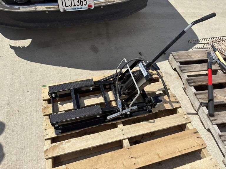 Black Widow Motorcycle Lift Jack, Air Operated, on Wheels, unused