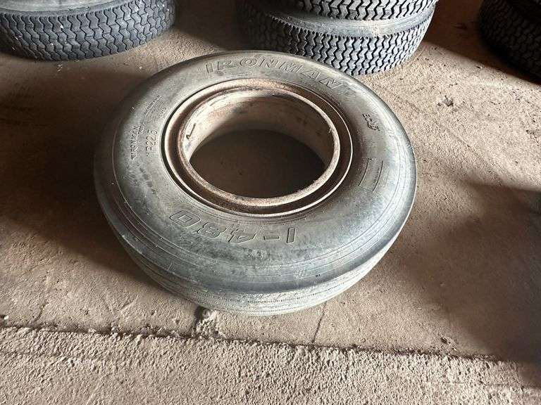 (1) 11 x 22.5 Truck Tire on Dayton Rim