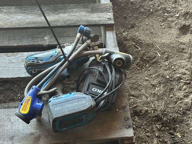 Neico 20 Volt Battery Operated ½” Gun, Charger Does Not Work
