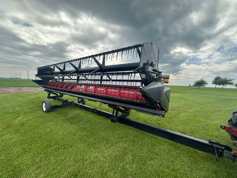 2003 IH Model 1020 Bean Head, 25’, Comes with Custom Built Trailer Specifically Made for the Head