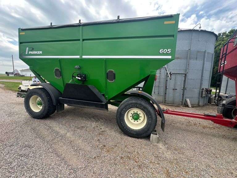 2010 Parker Model 605 Gravity Box, Lights, Brakes, Roll Tarp, 445/65R22.5 Tires on 10 Bolt Hubs, Fen