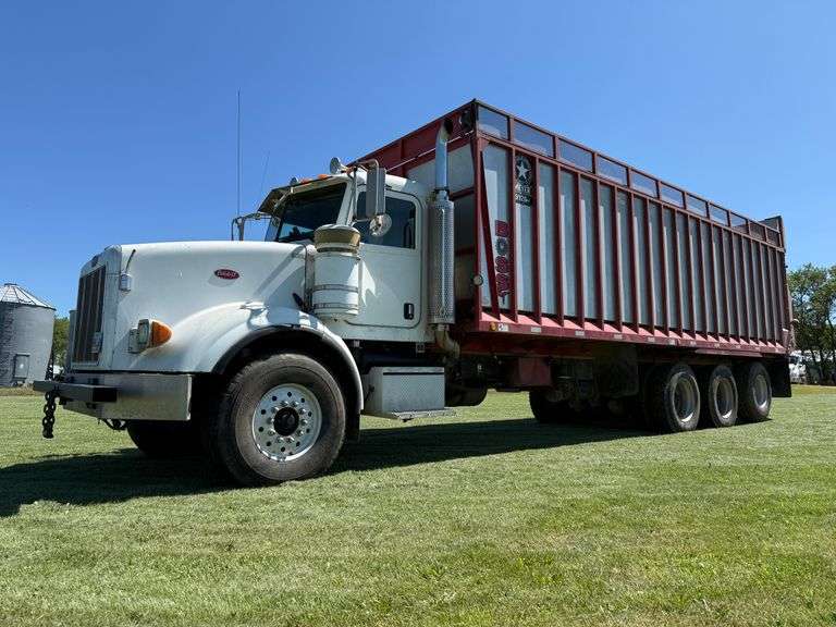 2007 Peterbilt 379 with 2014 Meyer 9128RT Forage Box, 114,980 Actual Miles, Air Lift Tax Axle with 3