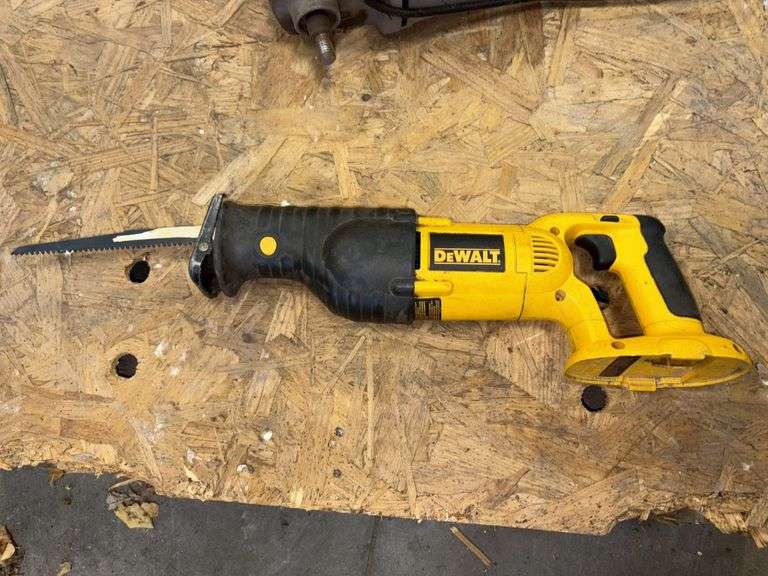 DeWalt Sawzall, 18V, (no battery), *works per seller