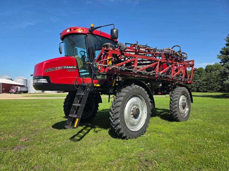2011 Case Patriot 4420 Self Propelled Sprayer, 3,066 Hours, 120’ Booms, 1,200 Gallon Stainless Steel