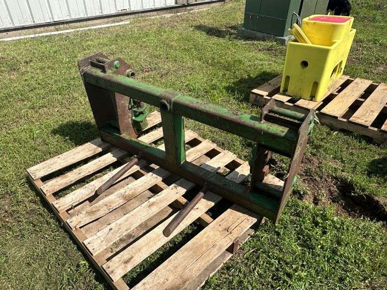 Bale Spear for John Deere Loader