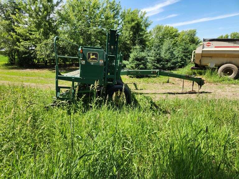 John Deere 1530 Drill on John Deere 1570 Cart, 20’ Minimum Till Drill with Markers, No Monitor, Has 