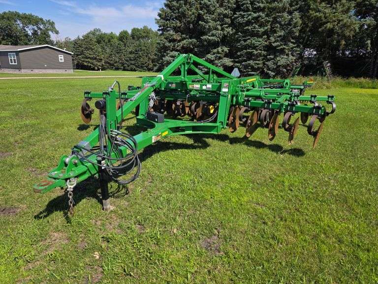2016 John Deere 2730X 18’ Combination Ripper, 9 Shank, Remlinger 5 Bar Spike Tooth Harrow, Single Po