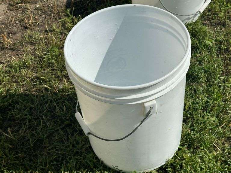 (50) 3.5 Gallon White Plastic Pails with Lids, Never Used, Buying All for One Money
