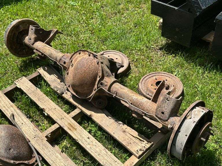 Rear End out of a 1977 Chevrolet Impala, Should be in Good Working Order Per Seller