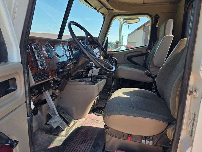 2007 International 9400 Day Cab Semi, 442,458 Miles, Cummins ISX 15 Engine, 10 Speed Transmission, 2