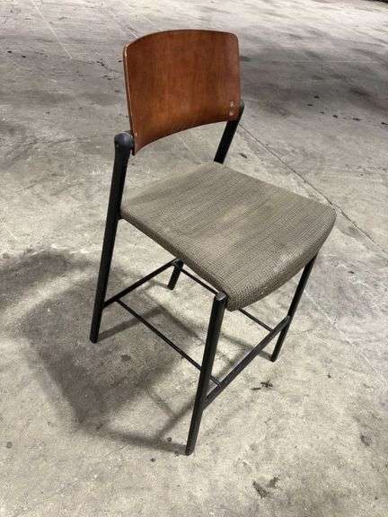 Mancave High Top Table, 36” Dia, 42” Tall, Metal Base, with (6) Chairs