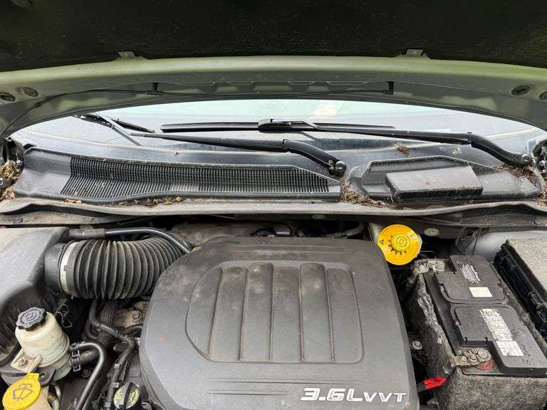 2014 Chrysler Town and Country Van, 140K Miles, Leather, DVD Player, 3.6L, 17” wheels, VIN:2C4RC1BG4