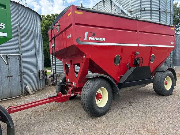 2014 Parker Model 605 Gravity Box, Lights, Brakes, Roll Tarp, 445/65R22.5 Tires on 10 Bolt Hubs, Fen