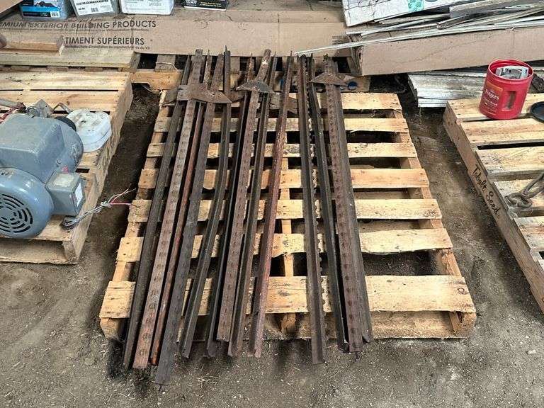 Approx 13 T-Posts, 5.5’ Long, Buying All for One Money