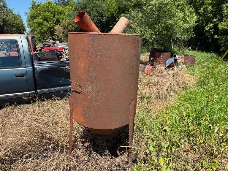 Small Feed Hopper Bin