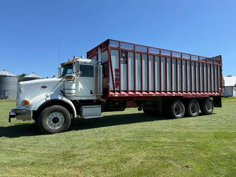 2007 Peterbilt 379 with 2014 Meyer 9128RT Forage Box, 114,980 Actual Miles, Air Lift Tax Axle with 3
