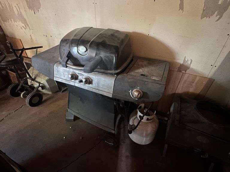 Uni Flame Gas Operated Grill, Comes with LP Tank