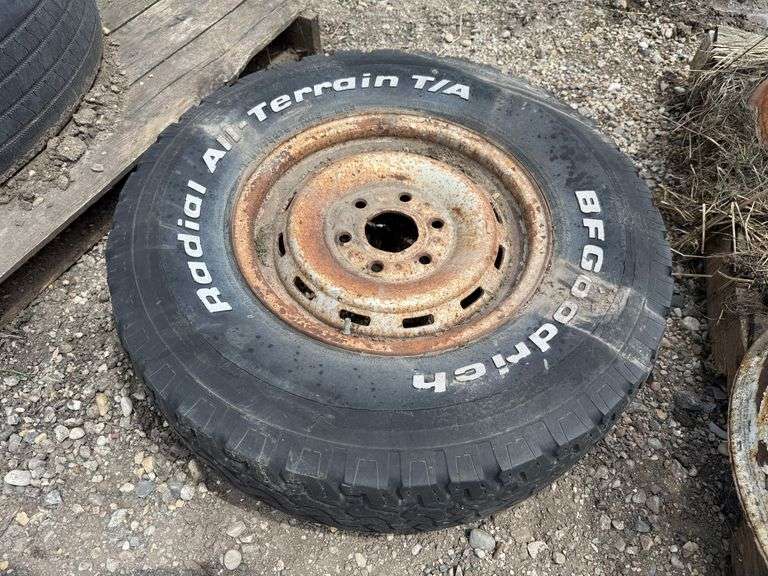 Used LT265/75R16 Tire on 6 Bolt Rim, (Tire is Bad)
