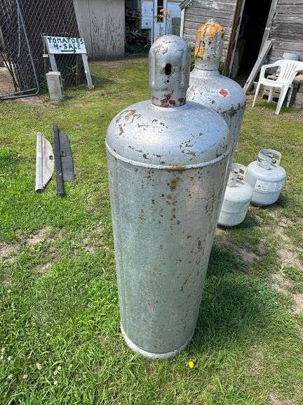 (2) 100lb LP Cylinders