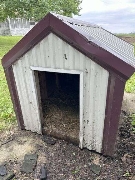 3’ x 4’ Dog House, 16” x 24” Door
