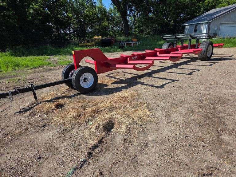 Industires America 825 – 10 Bale Wagon, Tricycle Front, 445/50R22.5 Rear Tires, 235-80R16 Fronts, Ex