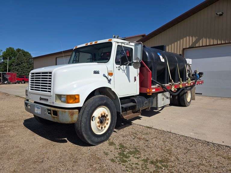 1999 International 4900 Truck with 2,350 Gallon Tank, 197,509 Miles, DT466E Engine, 6 Speed Plus Man