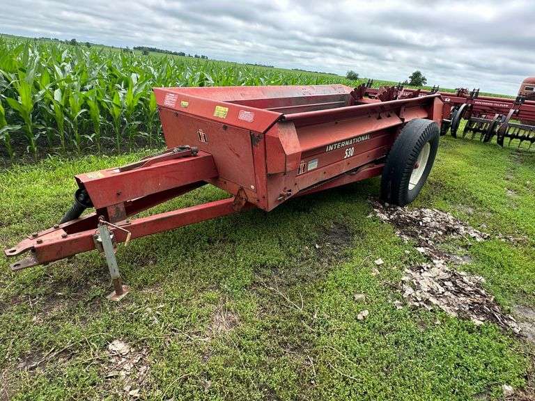 International Model 530 Manure Spreader, 540 PTO, 10.00x20 Tires, Very Little Useage