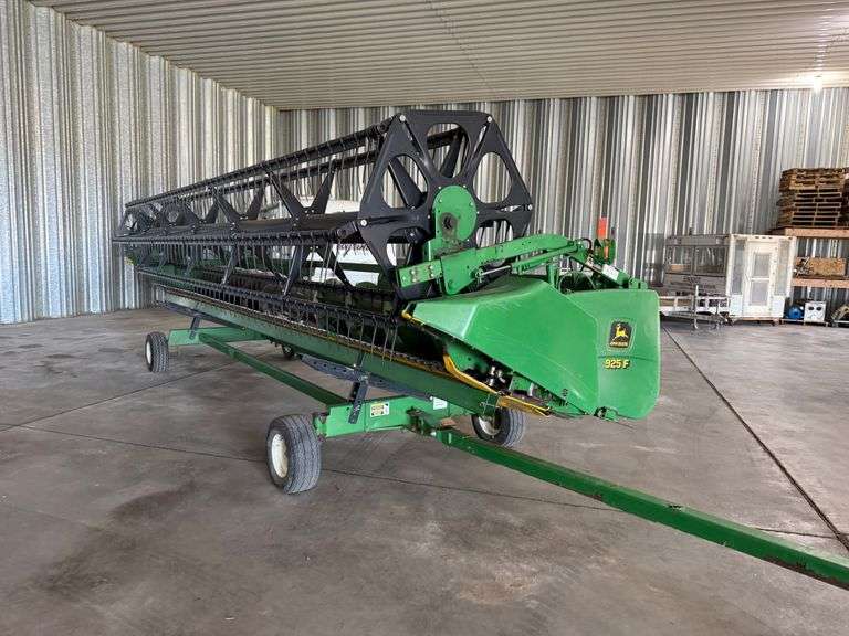 2001 John Deere 925F 25’ Flexhead with Unverferth Head Trailer, Full Finger Reel, SN: H00925F691586.