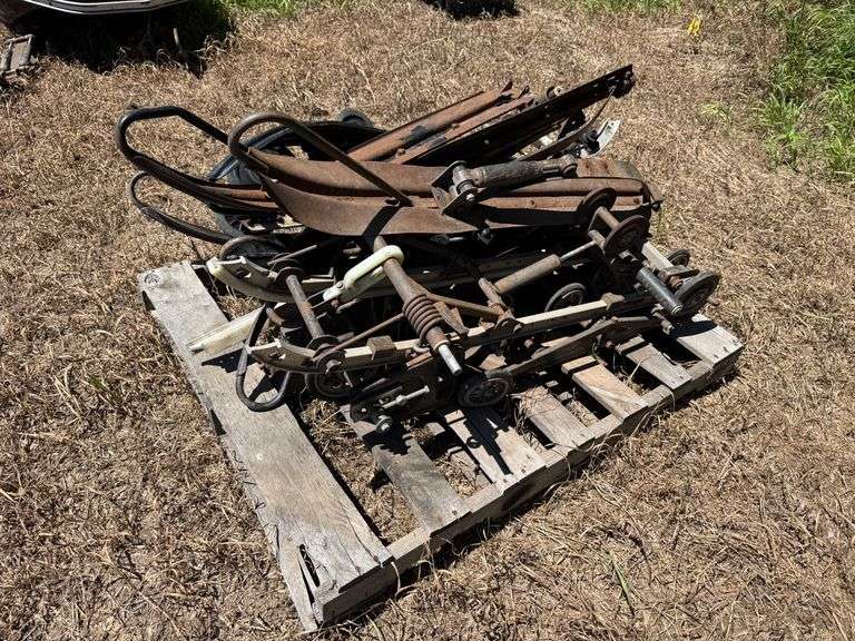 Pallet of Misc Skis