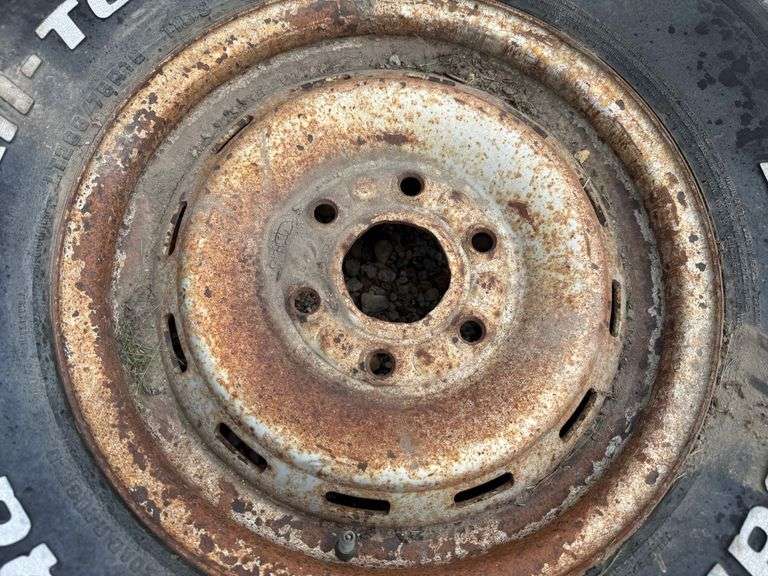 Used LT265/75R16 Tire on 6 Bolt Rim, (Tire is Bad)