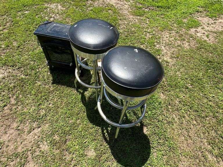 2 Round Stools and Electric Space Heater, Buying All for One Money