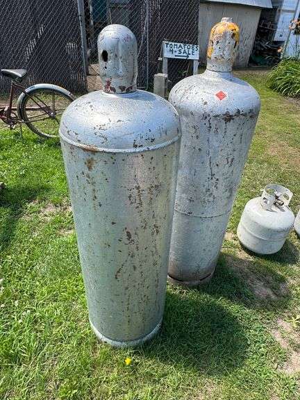 (2) 100lb LP Cylinders