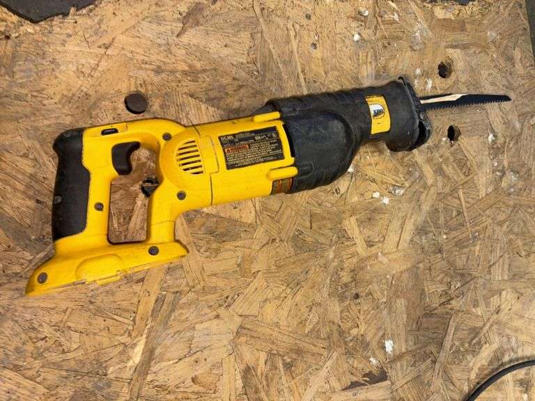 DeWalt Sawzall, 18V, (no battery), *works per seller