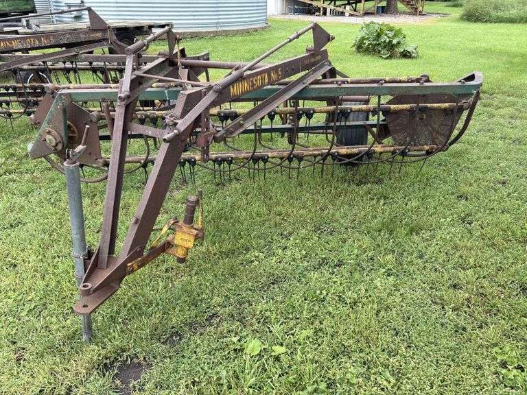 Minnesota No.5 Side Delivery Rake, 5 Bar