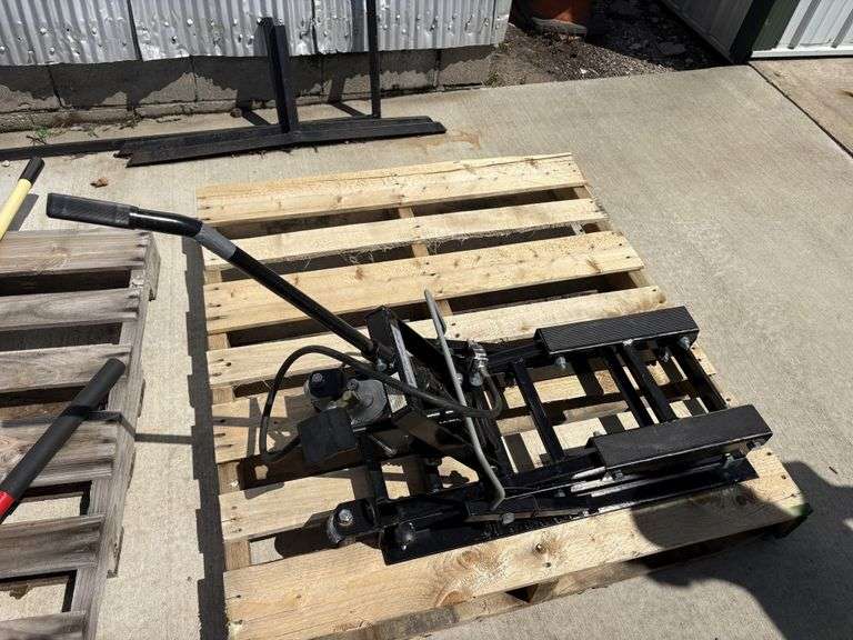 Black Widow Motorcycle Lift Jack, Air Operated, on Wheels, unused